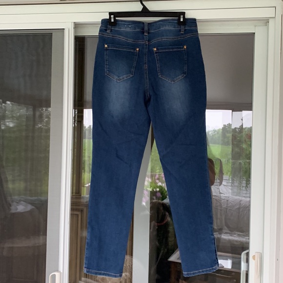 LAURA. Size 10. Blue denim jeans. - Picture 2 of 6